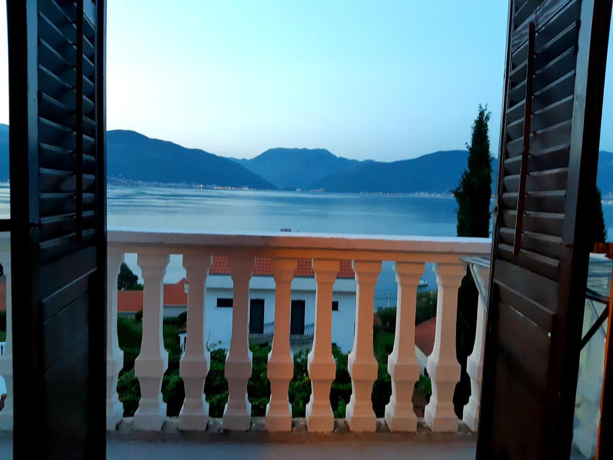 Apartments Ceca Tivat Exteriör bild