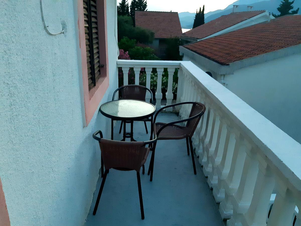 Apartments Ceca Tivat Exteriör bild