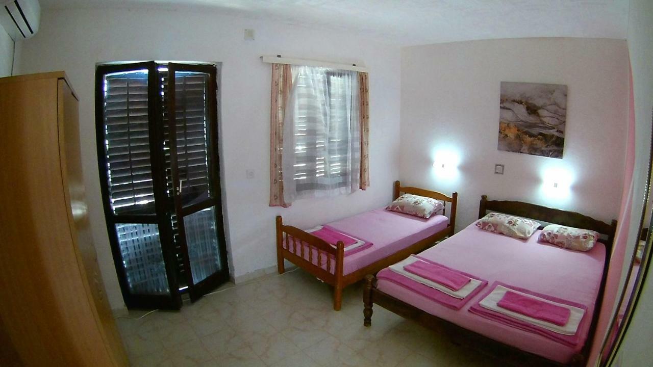 Apartments Ceca Tivat Exteriör bild