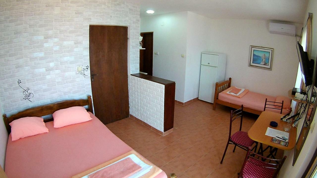 Apartments Ceca Tivat Exteriör bild